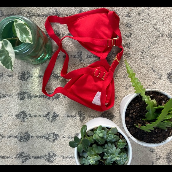 Red Ribbed Bikini Top 💋 - Picture 3 of 4